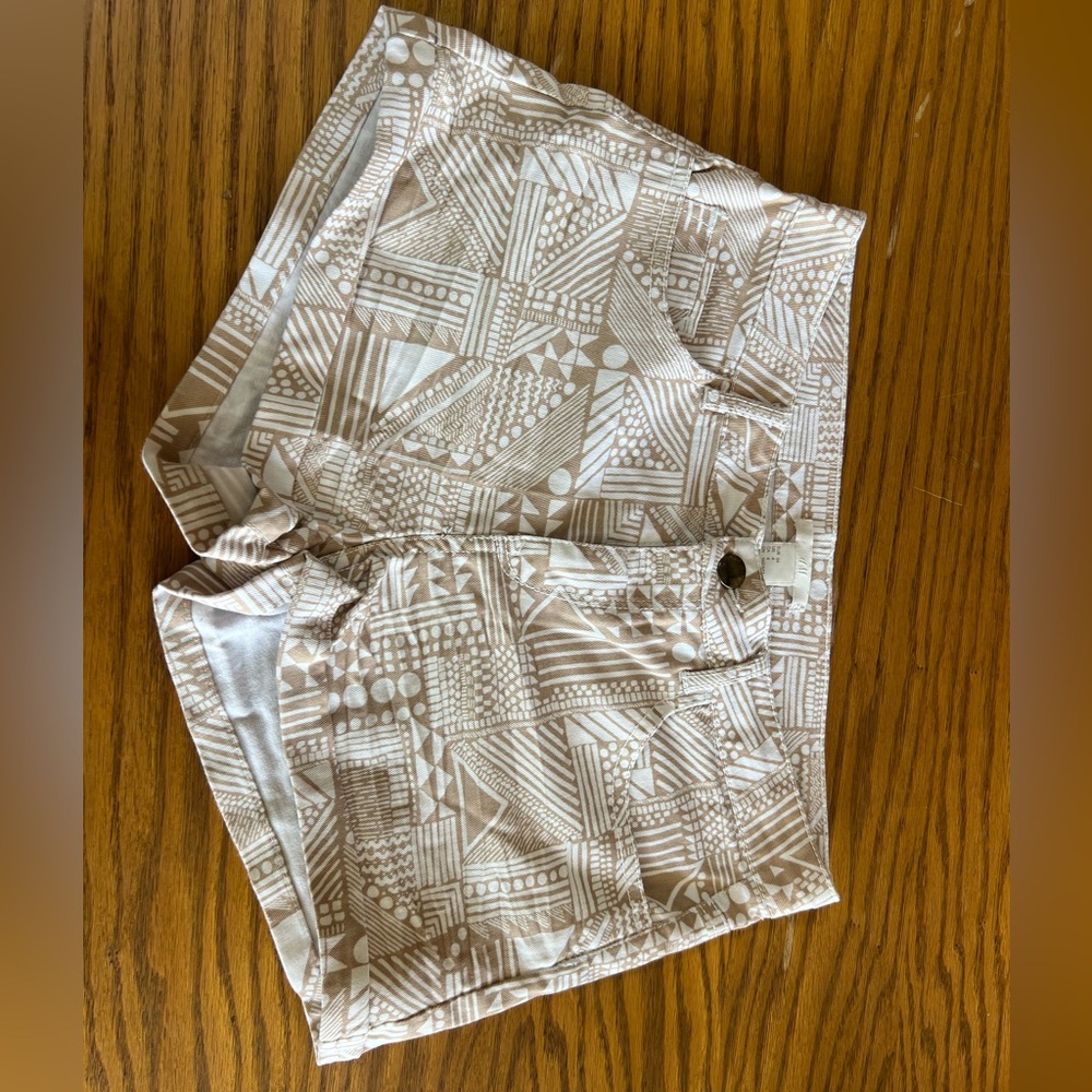 H&M Geometric Patterned Tan and White Women Shorts